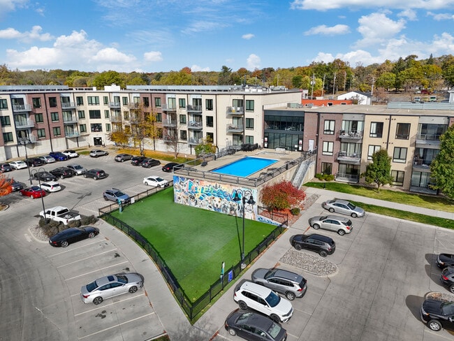 Exterior del dron - Ingersoll Square Lofts