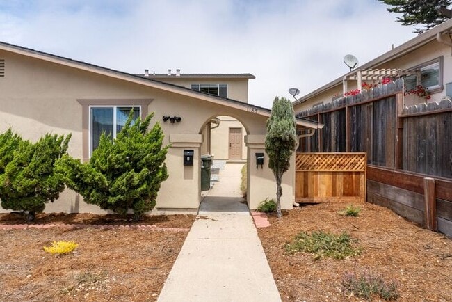 Photo - Newly Remodeled 2 bedroom 1 bathroom Seaside Apartment!