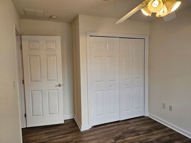 Photo - $1550 - 3/2/1 - Great Location Duplex B Section