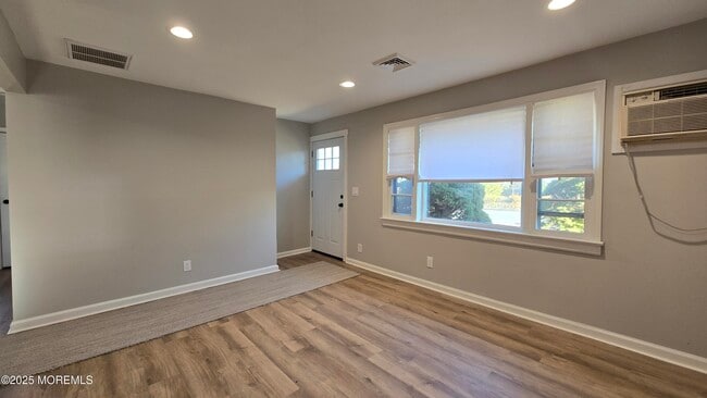 Photo - 554 Lillie Rd