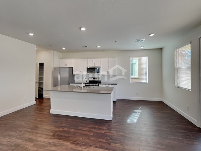 Photo - 126 Charmante Tulip Lane