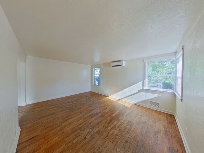 Photo - Glacier Tri-Plex Unit 1408 Ferry Street