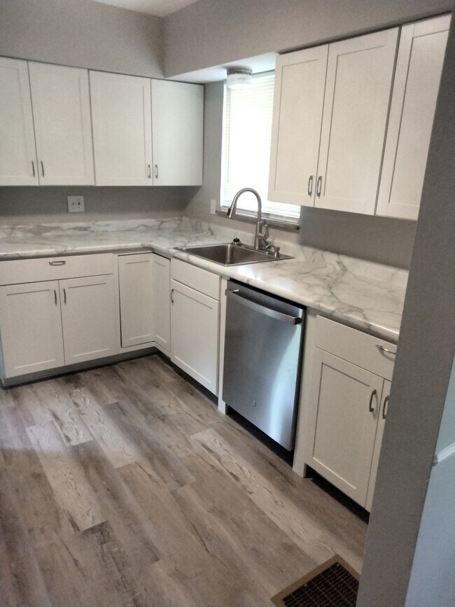 Photo - 70 Illona Dr
