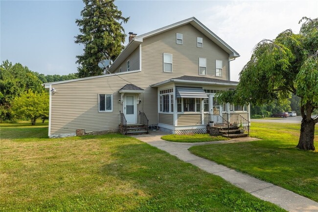 Photo - 757 Holt Rd