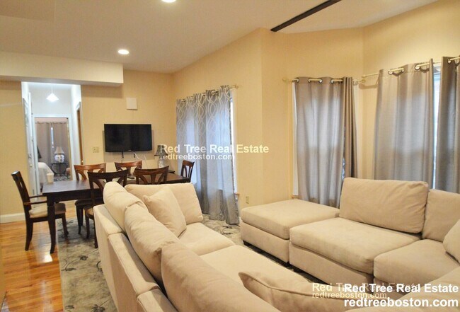 Photo - 1031 Tremont St