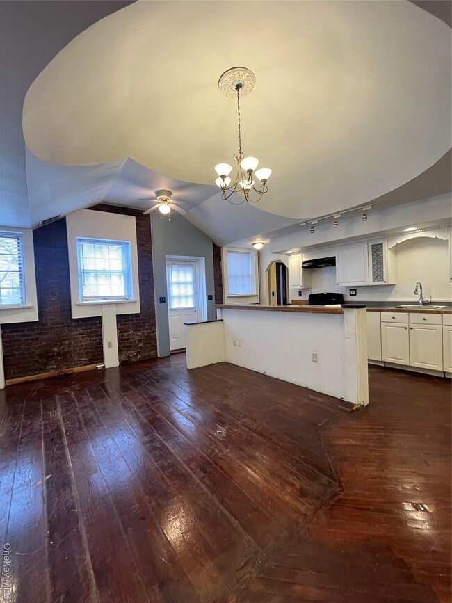 Photo - 22 E Main St