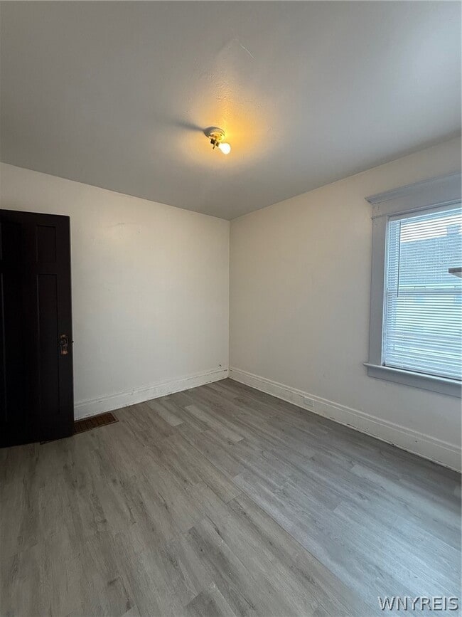 Photo - 61 Baxter St