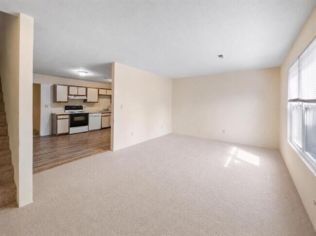 Photo - 4 Bed/2.5 Bath Townhome Near VT