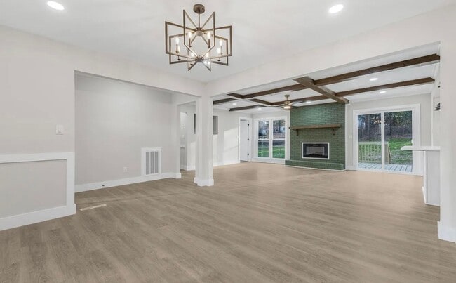 Photo - Move in Ready Stunning 4/3 Close To Everything In Greenville!