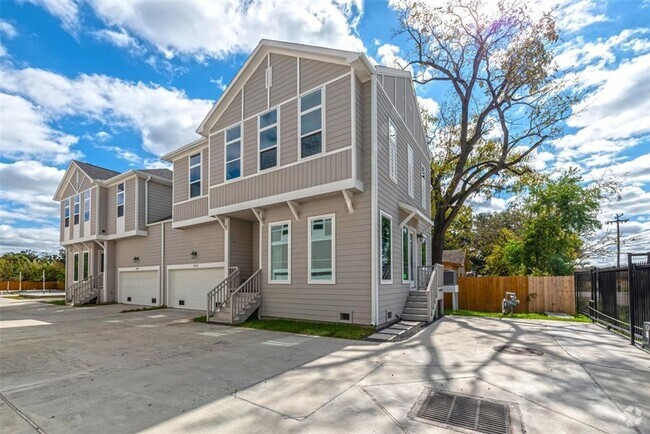Building Photo - Introducing a stunning and impeccably main... Rental