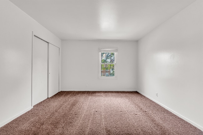 Building Photo - 10 Trenton Square Rental