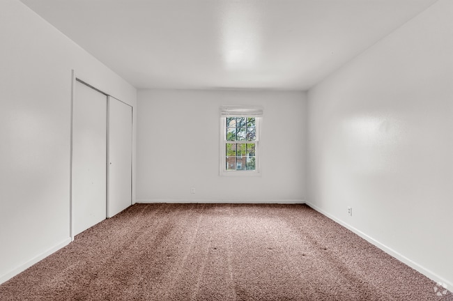 Building Photo - 10 Trenton Square Rental