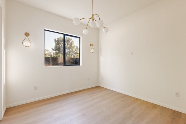 Photo - 17850 Saticoy St