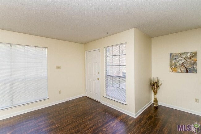 Photo - 212 Antrim Dr