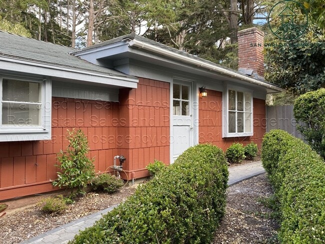 Building Photo - Completely Remodeled One Bedroom Carmel Hi... Rental