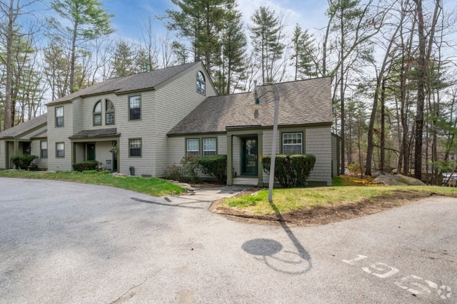 Building Photo - 1465 Hooksett Rd Rental