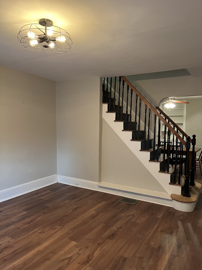 Photo - 128 W Chestnut St