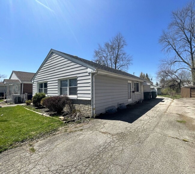 Photo - 3139 Maize Rd