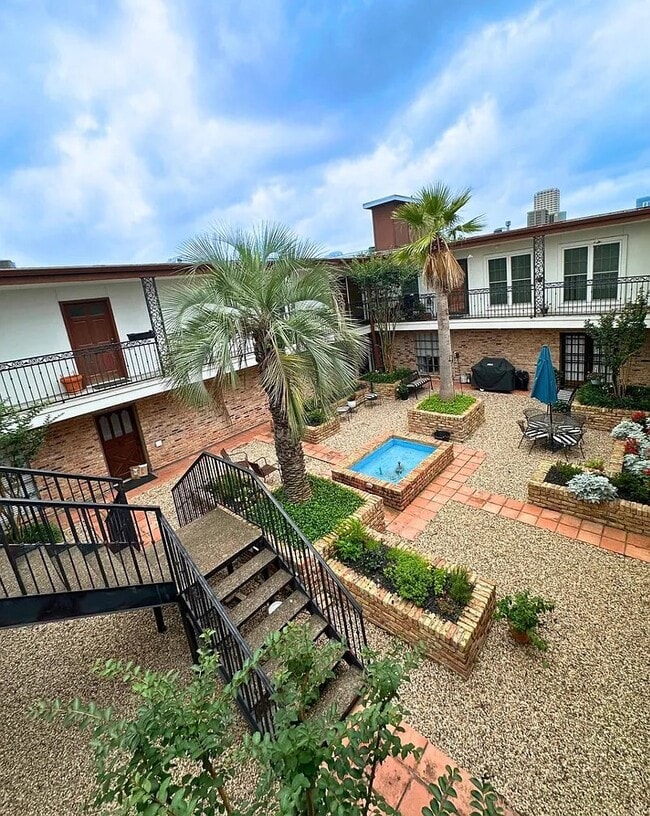 1909 Brun St Unit 5