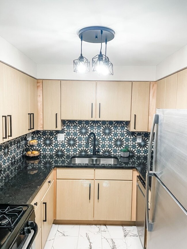 Photo - 7055 Hampton Ave Unidad #102