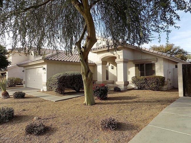 Building Photo - 1110 W Raven Dr