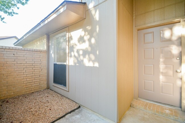 Photo - 6111 Ryegate Dr