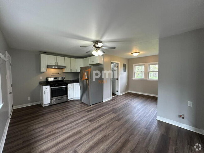 Building Photo - 5030 W Ridge Rd Unit Apt 2