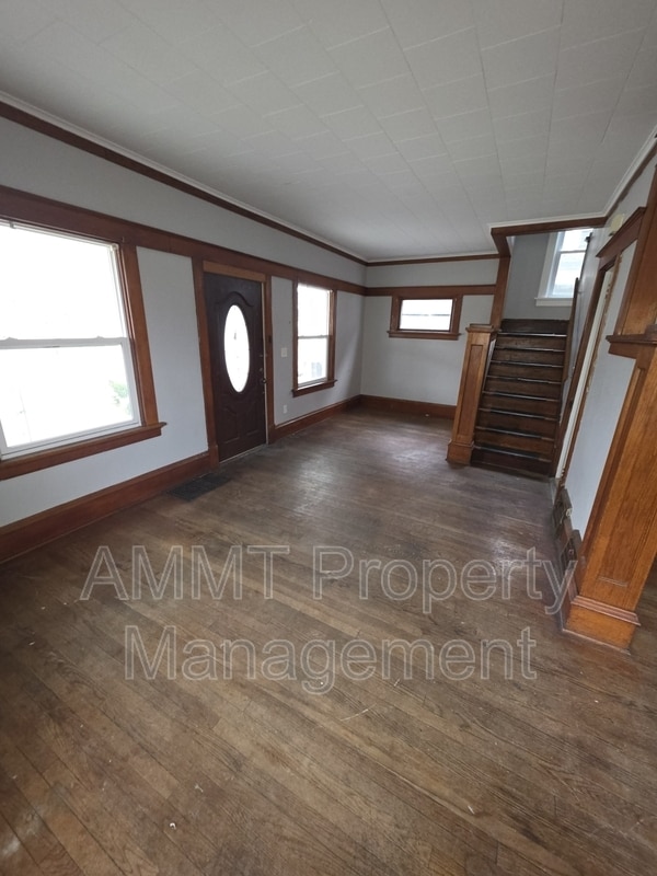 Photo - 1837 Grande Ave SE