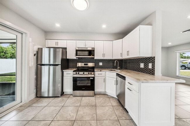 Photo - 4800 NE 4th Ave