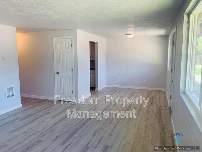 Photo - 3114 Iowa Ave