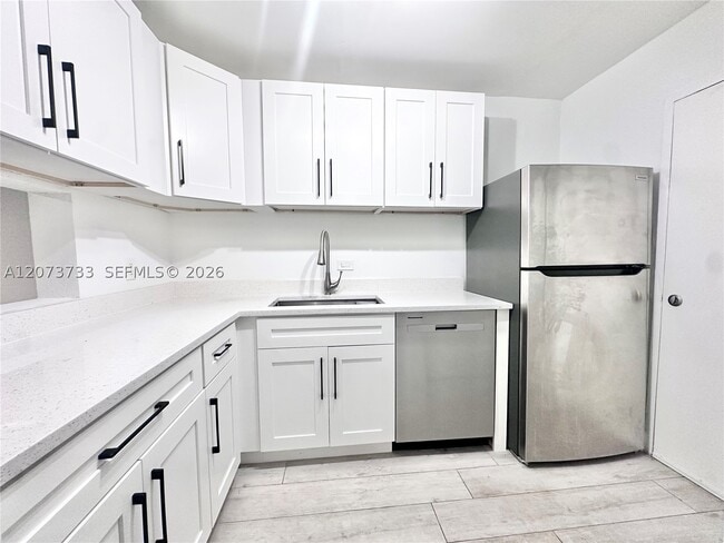Photo - 6890 N Kendall Dr Unit B204