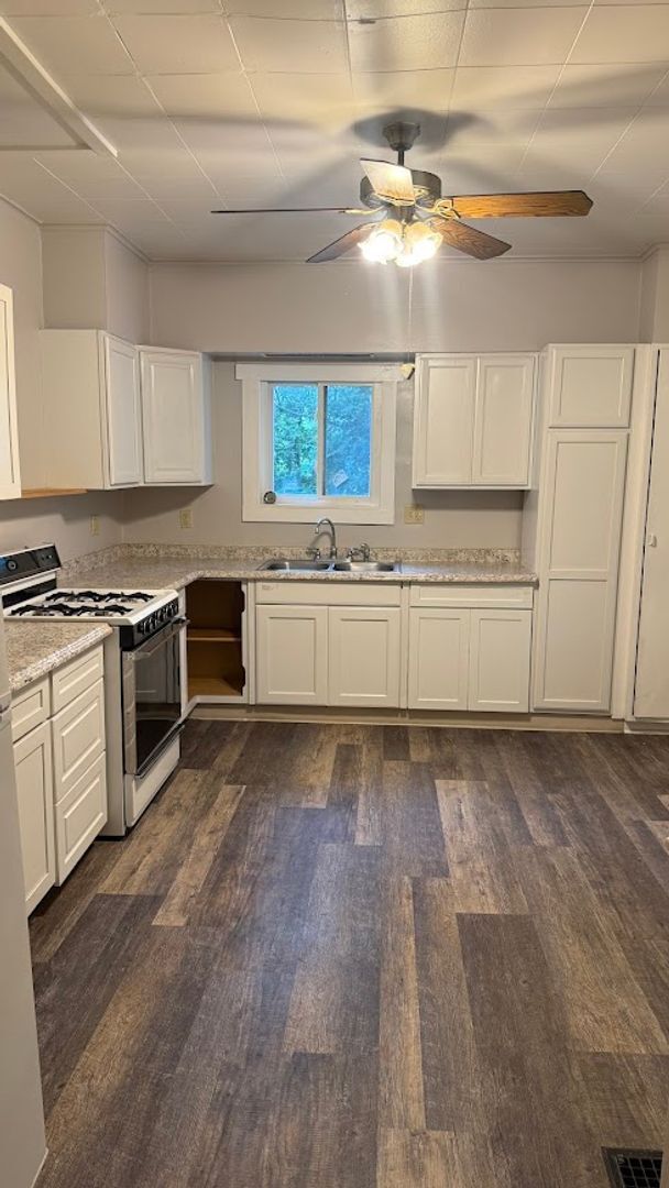 Photo - 2 bedroom duplex mohawk school!