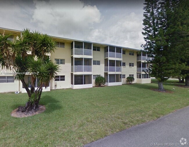 Building Photo - 20200 NE 27th Ct Unit 16 Rental