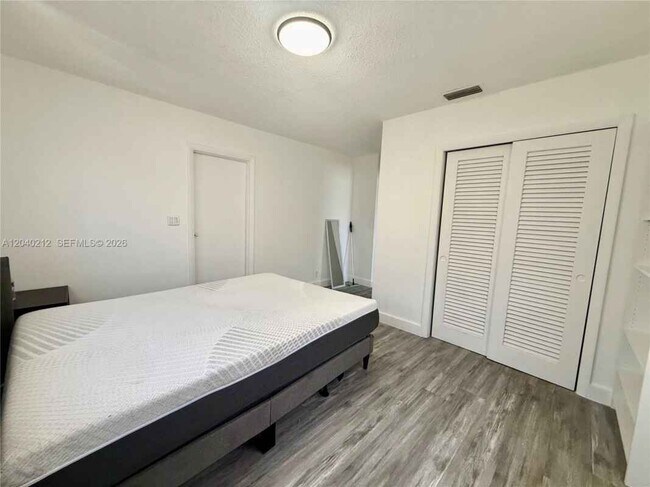 Photo - 730 SW 5th Ave