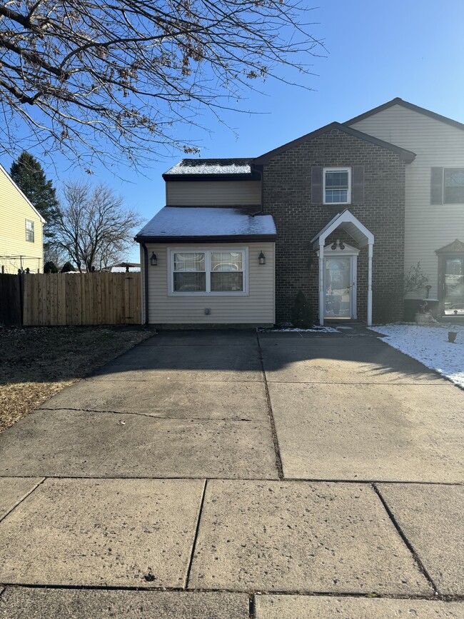 Photo - 125 Winfield Ct Townhome