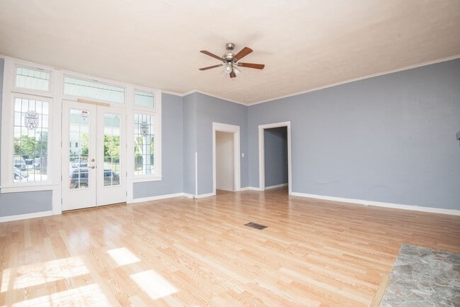 Photo - 117 E Glenwood Ave