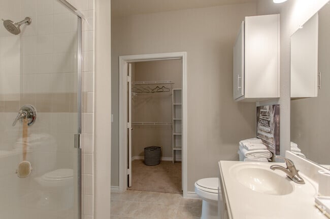 2 Br, 2 Ba - 1194 SF
