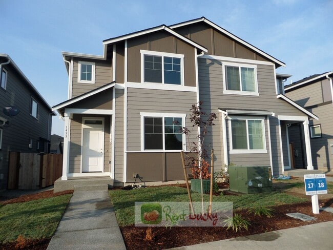 GORGEOUS!! Newer 3 Bedroom Home w/2-Car Ga... - GORGEOUS!! Newer 3 Bedroom Home w/2-Car Ga...