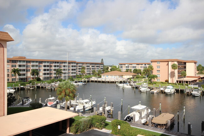Building Photo - 931 Gardenia Dr Unit 467 Rental