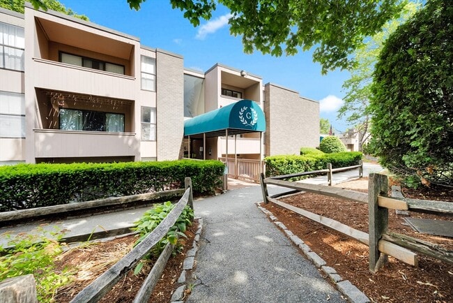 Building Photo - 6 Shrewsbury Green Dr Unit J Rental
