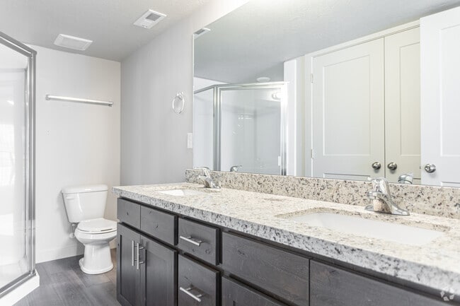2BR, 2BA - 955SF