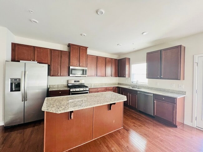 Photo - 1303 Samuel Dr