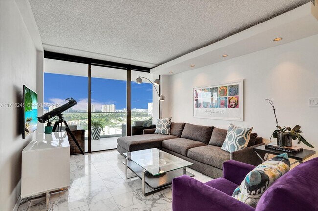 Photo - 19707 Turnberry Way Unidad 16C