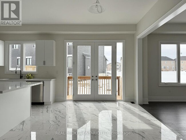 Photo - 33 Cecil Saunders Dr