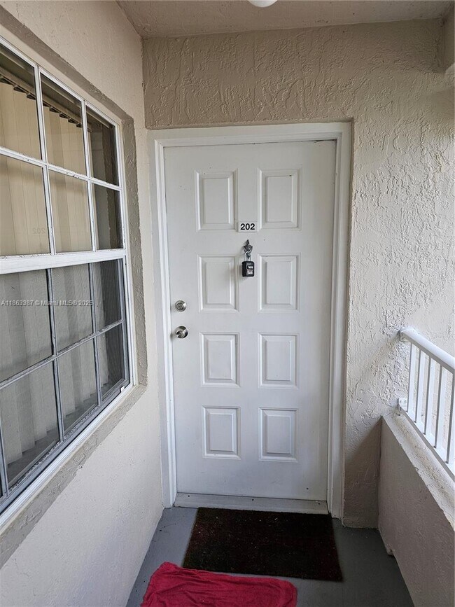 Photo - 2811 N Oakland Forest Dr Unit 202