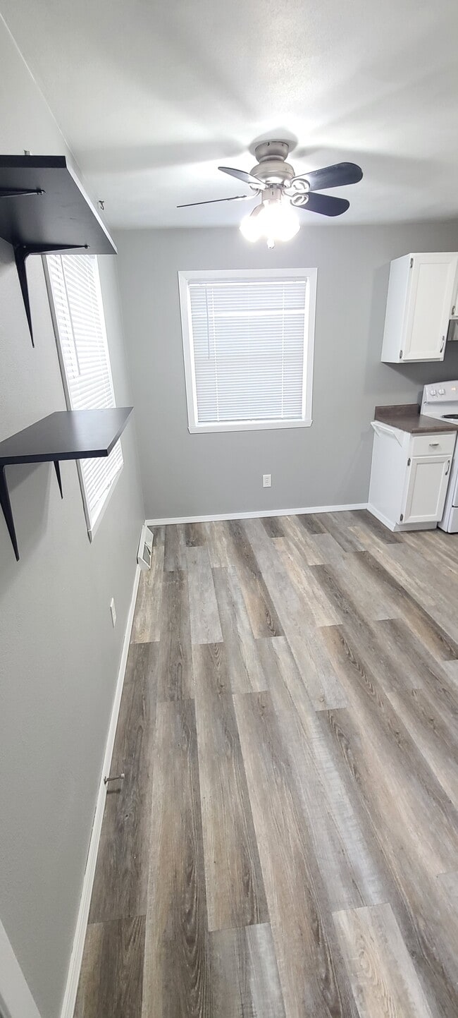 Photo - 1329 E Roeland Ave