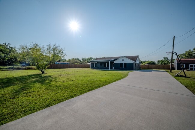 Photo - 1102 Crosby Dayton Rd