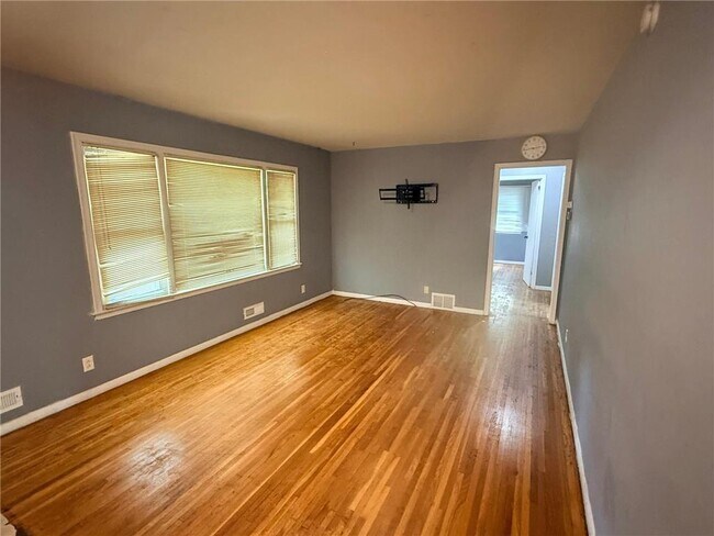 Photo - 916 112th Ave NW