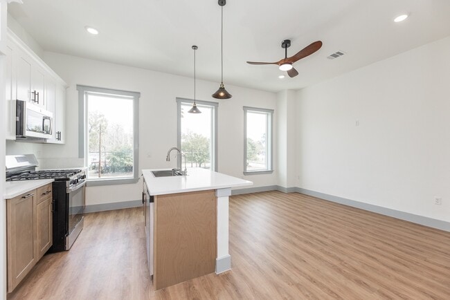 Photo - 704 S 1st St Unit B2