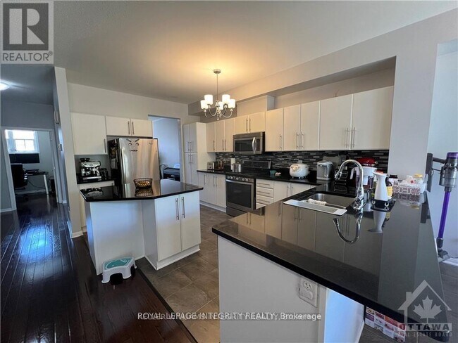 Photo - 140 Battersea Cres